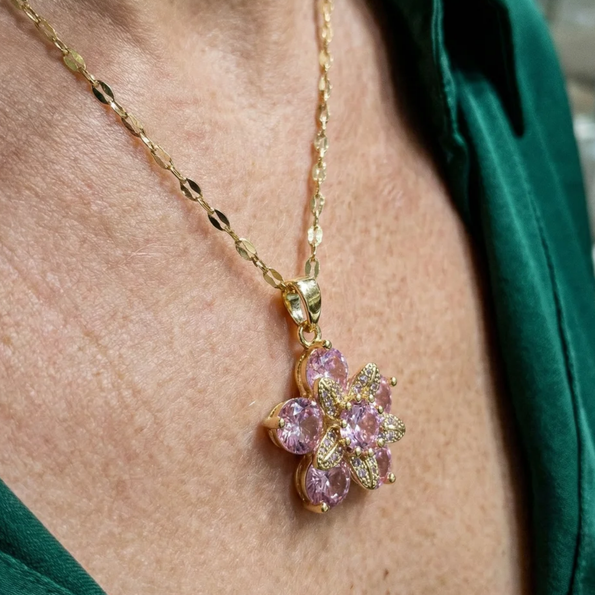Collar Flor Rosa Amorea | Oro