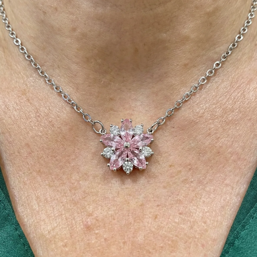 Collar Flor de Cerezo | Oro Blanco
