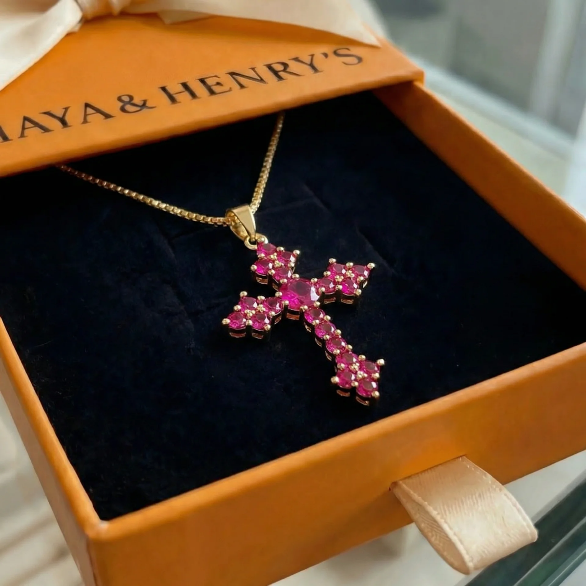 Collar Cruz Racimo Rosa | Oro